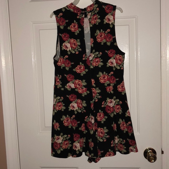 SUPER soft rose-printed high neck romper! - Picture 5 of 5